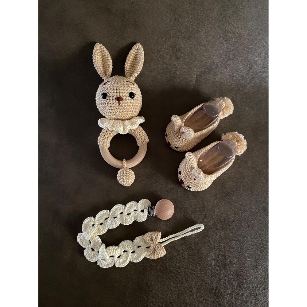 Bunny Rather Shaker Crochet Set, New Born Baby boy Colección,Handmade crochet